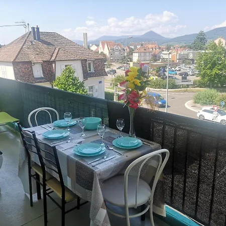 Bel Appartement, Grand Balcon Et Parking Prive Apartment *