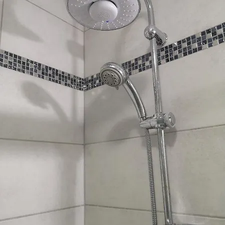 Bel Appartement, Grand Balcon Et Parking Prive *