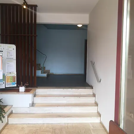 Bel Appartement, Grand Balcon Et Parking Prive