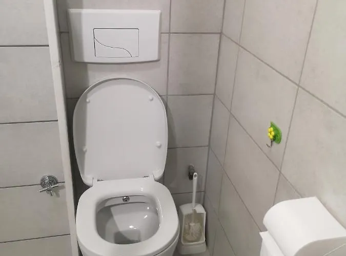 Bel Appartement, Grand Balcon Et Parking Prive Apartman