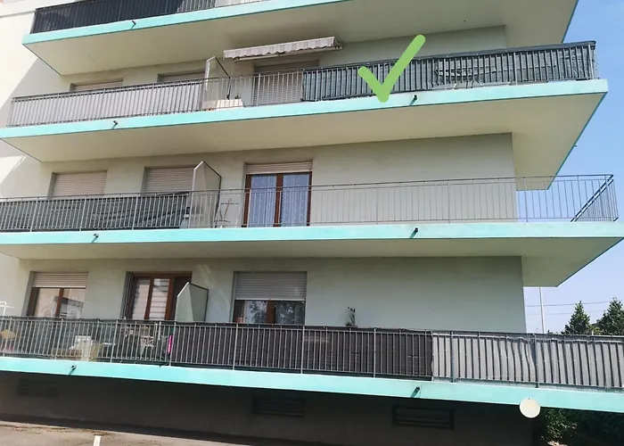 Bel Appartement, Grand Balcon Et Parking Prive Apartman